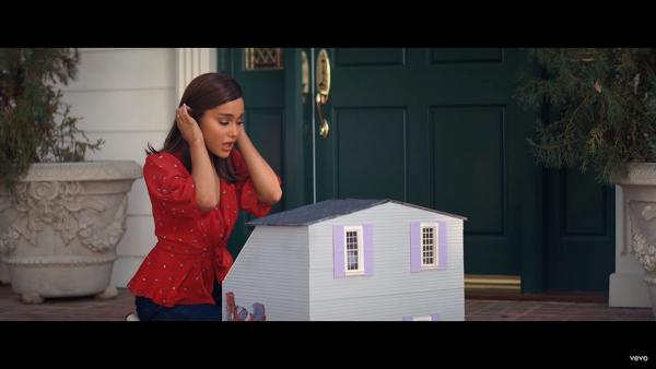 Ariana Grande新歌《Thank U, Next》MV　向4部美國青春電影致敬