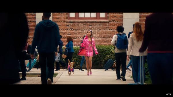 Ariana Grande新歌《Thank U, Next》MV　向4部美國青春電影致敬