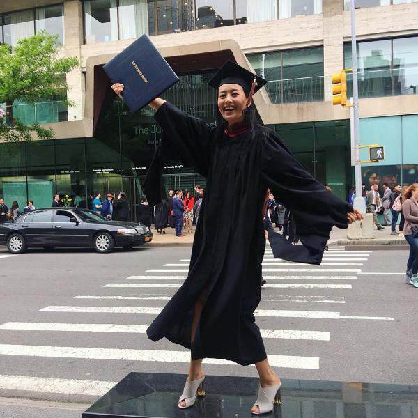 陳法拉放下花旦身分遠赴美國追尋夢想　修讀著名學院戲劇碩士成首位華人畢業生