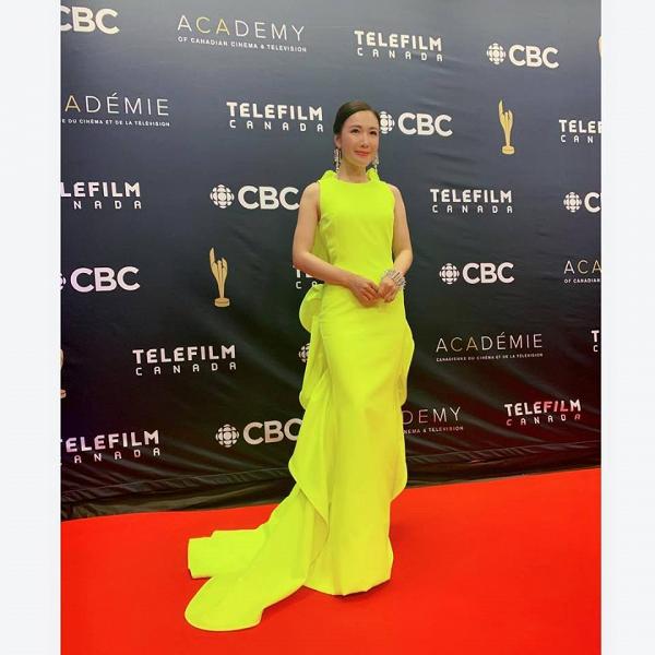李施嬅出席加拿大銀幕獎頒獎禮爭最佳女配角 螢光造型豔壓全場獲評最佳衣著