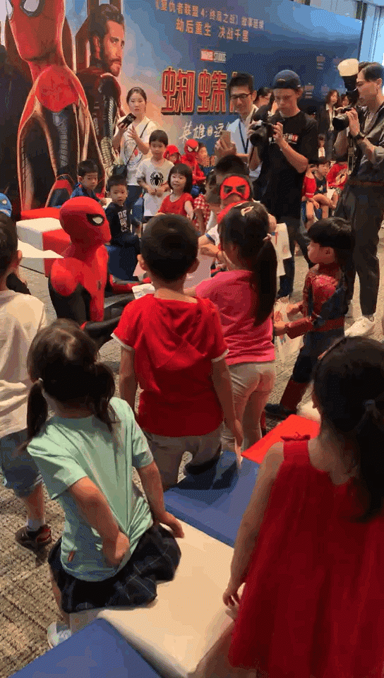 【蜘蛛俠：決戰千里】蜘蛛俠驚喜現身中國幼稚園 脫下面罩反應冷淡惹粉絲心痛
