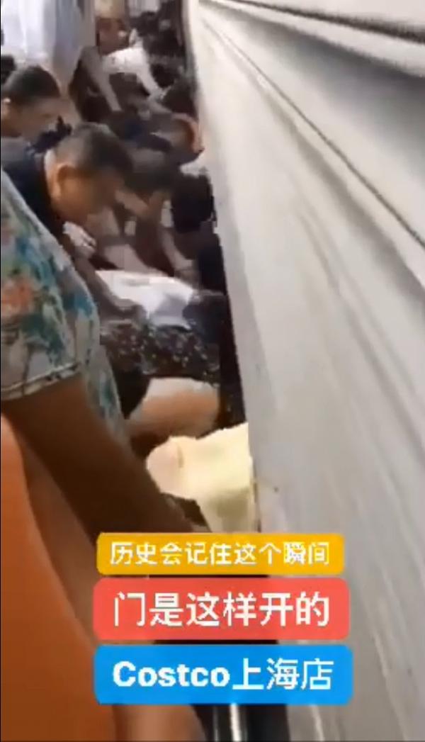 民眾逼爆上海Costco搶購豬肉烤雞奶粉　超市首間中國門市開幕半日即暫停營業