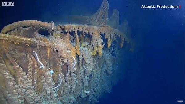 探險隊潛入海底拍攝鐵達尼號 殘骸腐化嚴重預計約10年後化為烏有