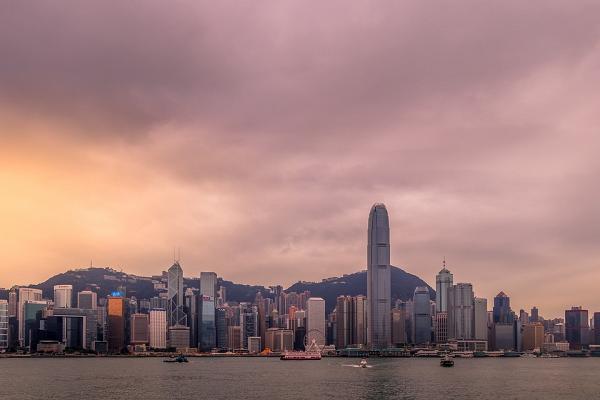 惠譽下調香港信貸評級至AA 展望負面　預測本港今年實際GDP增長為零