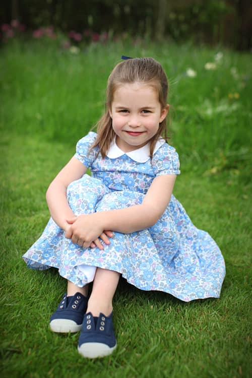 英國夏洛特公主緊張拖實凱特去開學！小公主校服Look超可愛