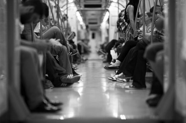 中國地鐵推出17項新規定　乘客聽歌煲劇唔戴耳機隨時被列黑名單