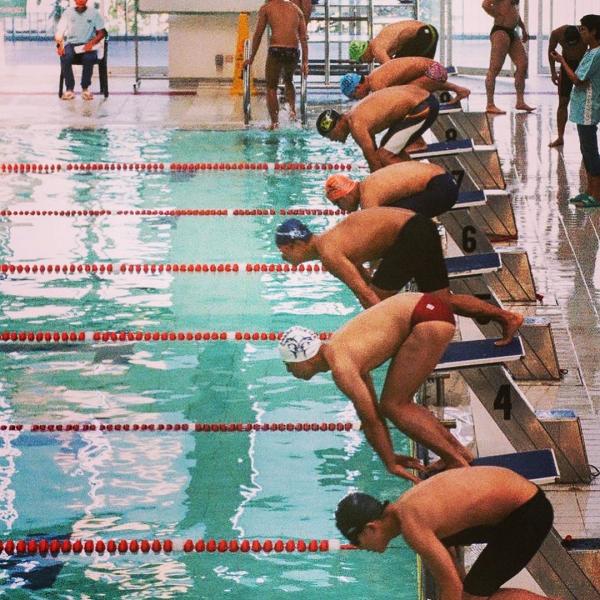 方力申退役15年後復出泳壇參賽　「飛魚王子」寶刀未老成功奪金牌