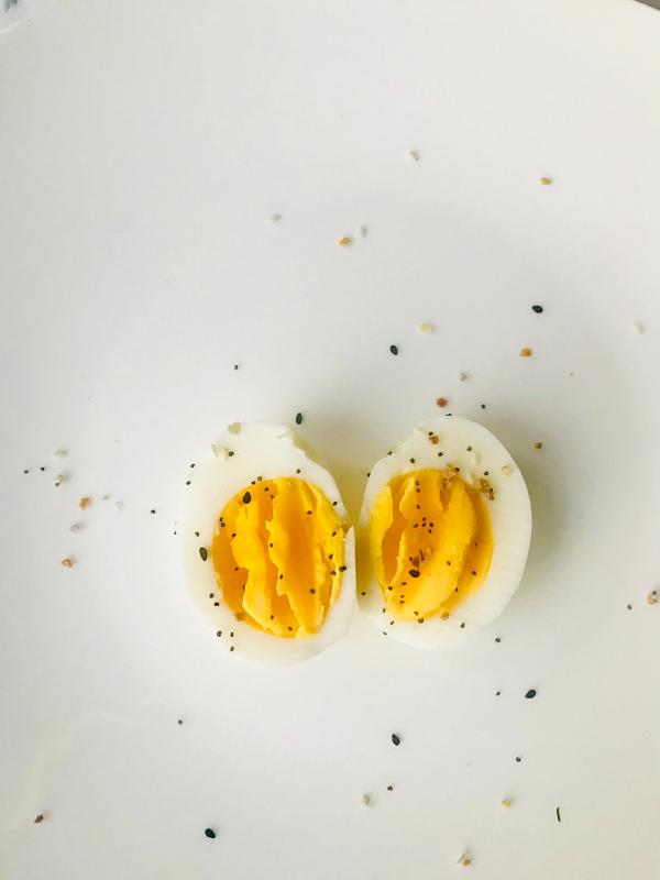 因不加任何調味料，一隻全熟烚蛋有78卡路里。