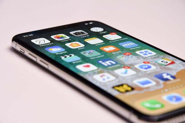 【iPhone傳聞】傳新iPhone移除Lightning插口 2021年Apple手機將全面無線