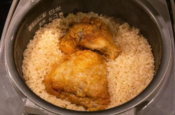 日本網民自製懶人KFC炸雞焗飯 3個步驟超簡單電飯煲食譜