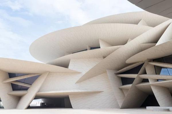 第2位. 卡塔爾 National Museum of Qatar，2019年3月正式開放公眾的卡塔爾國家博物館，由Jean Nouvel設計，展出一系列獨特藝術藏品。