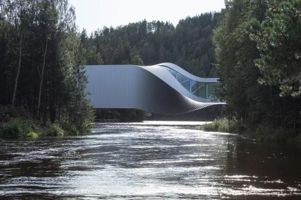 第1位. 挪威 Kistefos Sculpture Park，來自挪威的Kistefos Sculpture Park，博物館中段橋樑部分設計極具創意。