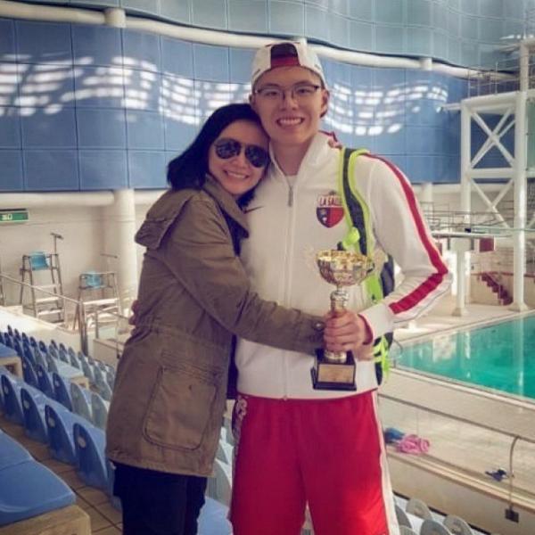 54歲單親媽曾華倩無限量支持兒子　21歲林浩賢任港隊代表曾於世界賽奪金