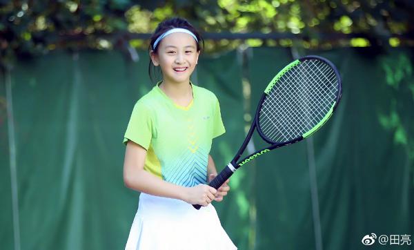 田亮女兒11歲身高已直逼170cm！網球美少女Cindy優美手臂線條成為焦點