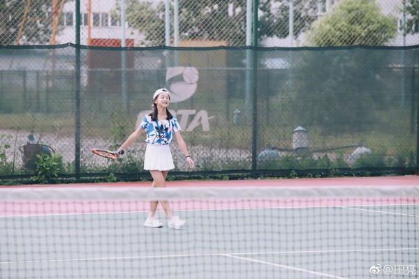 田亮女兒11歲身高已直逼170cm！網球美少女Cindy優美手臂線條成為焦點