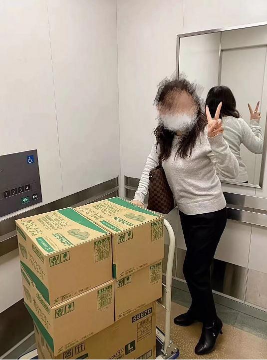 內地婦搶盡日本口罩轉售給同胞發國難財 半月賺過百萬炫耀數錢數到指甲爛  