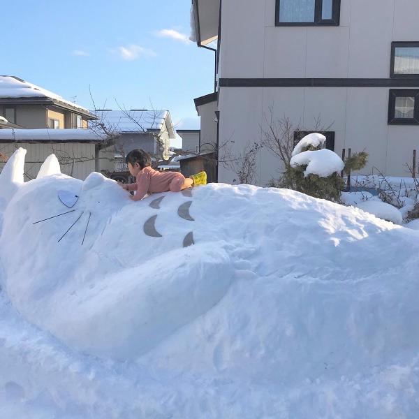 日本妹妹玩雪砌出巨型龍貓還原經典場景！網民讚似足真人版電影劇照