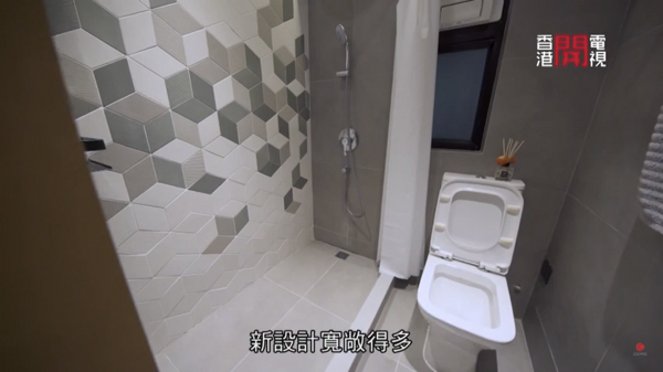 兩姊弟70萬翻新323呎舊樓變日式家居 為加闊企缸洗手盆擺走廊 網民：好唔衛生