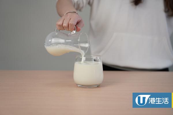 3. 杯子先加入牛奶