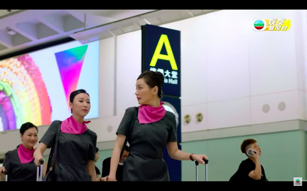 【機場特警】湯洛雯以空姐LOOK拍劇獲讚！15位女藝人空姐造型大比拼