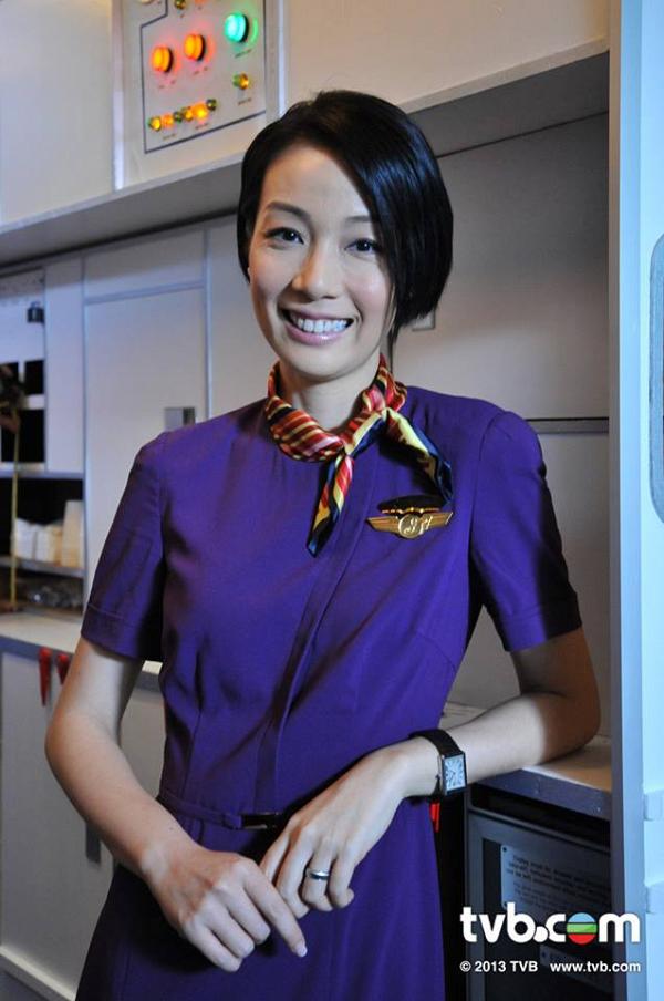 【機場特警】湯洛雯以空姐LOOK拍劇獲讚！15位女藝人空姐造型大比拼