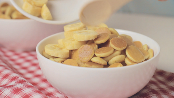 外國爆紅迷你Pancake Cereal食譜 細細粒班戟做早餐邪惡又治癒 做法非常簡單！