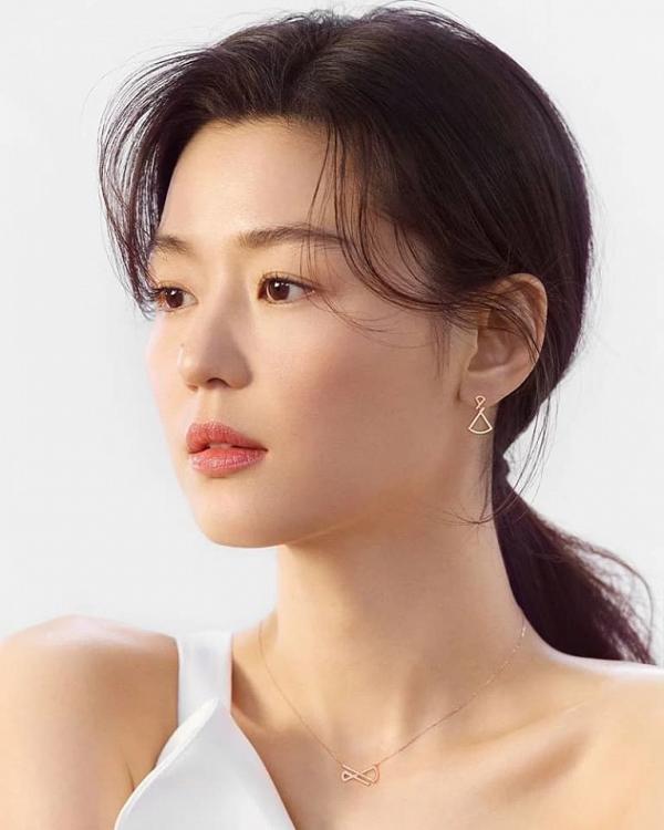 網民票選韓國10大最美女演員 金泰希、全智賢不入10強！孫藝珍屈居第4