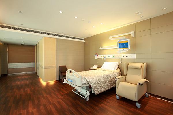 傳何鴻燊住院11年醫療費超過15億 養和醫院2000呎獨立套房曝光