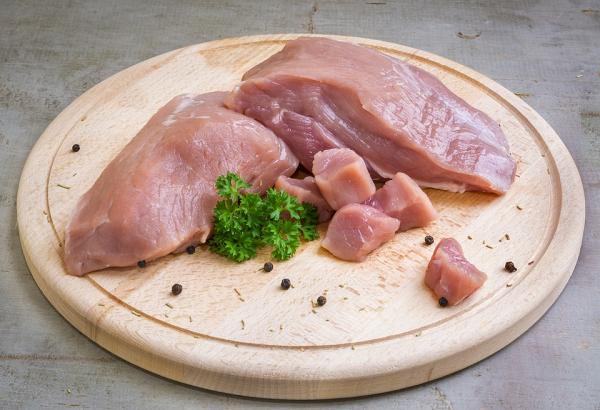 18歲男生食用未經煮熟豬肉持續不適 入院求診發現體內全身佈滿白色條狀寄生蟲