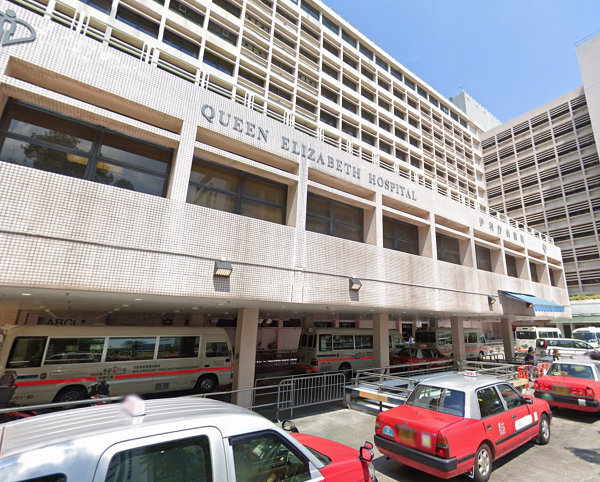 【香港疫情】伊利沙伯醫院出現群組感染 確診者拉低口罩咳嗽致環境污染