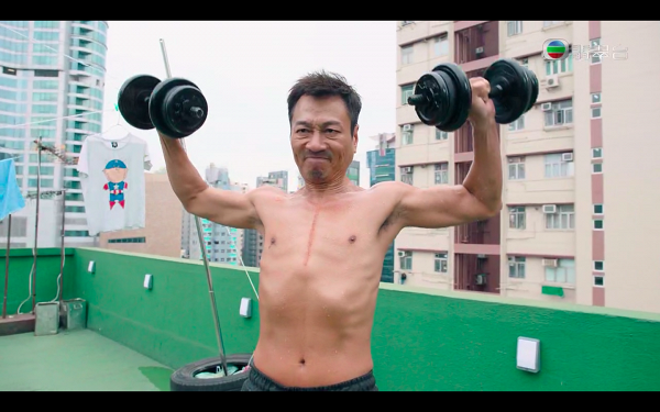 【殺手】56歲視帝黎耀祥倒吊捲腹 高難度操肌獲觀眾驚嘆：呢個年紀真心勁