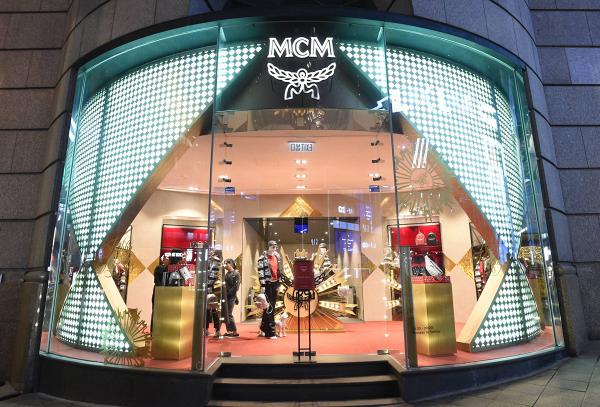 韓國名牌MCM多間香港分店結業 迪卡儂承接中環8500呎舖位擴充開業