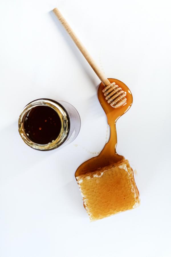 蜂蜜可治療傷風感冒、咳嗽！牛津研究：比抗生素更有效且無副作用