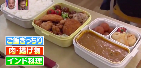 午餐會進食三層便當，包括一層白飯、一層日式料理和一層咖喱