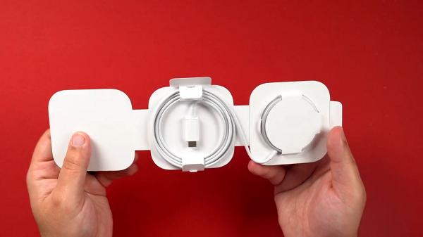 蘋果Apple MagSafe 無線充電配件外媒開箱實試　AirPods、Android手機都用到！