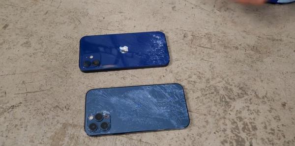 iPhone12及iPhone 12 Pro分別在機背落地時玻璃爆Mon