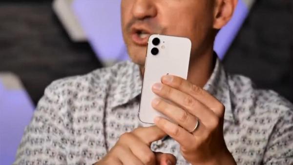 蘋果Apple iPhone 12 mini實機真身曝光！5.4吋機身細小容易單手操控
