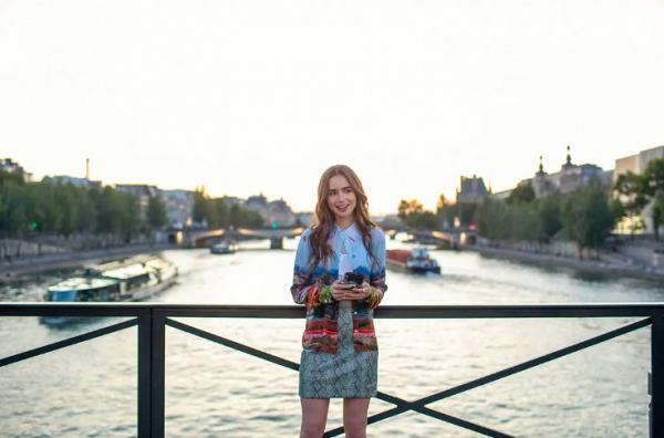 【艾蜜莉在巴黎】Netflix開拍《Emily in Paris》第2季 Lily Collins、Lucas Bravo明年回歸