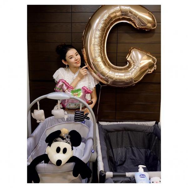 39歲譚凱琪慶祝囡囡Baby G滿月 產後1個月極速修身曬纖幼長腿
