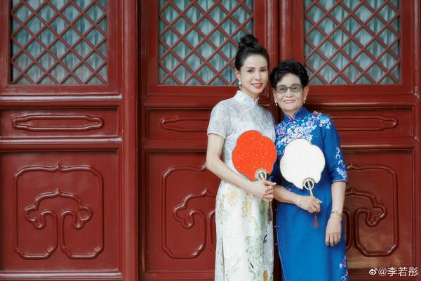 54歲李若彤曾為愛情當紅時放棄事業 最後仍分手收場 如今單身10年寄情健身