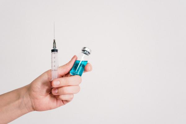 【新冠肺炎】政府宣布已預購新冠肺炎疫苗 最快明年1月到港市民免費接種