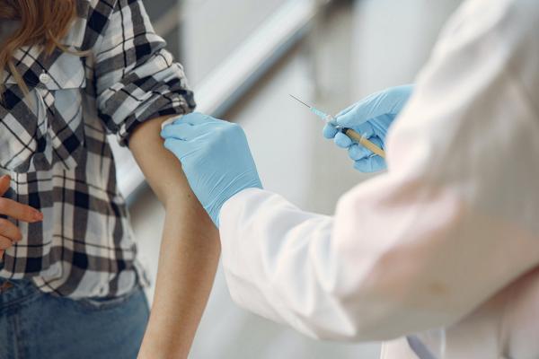 【新冠肺炎】政府宣布已預購新冠肺炎疫苗 最快明年1月到港市民免費接種