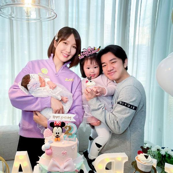 36歲李亞男宣布誕下第二胎囡囡 王祖藍報喜再做爸爸：最緊要係個樣唔好似我