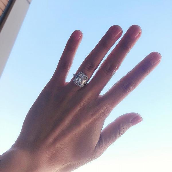 姜麗文預祝生日曬巨型求婚戒指勁搶鏡 Lesley一個原因唔要鑽石偏愛水晶