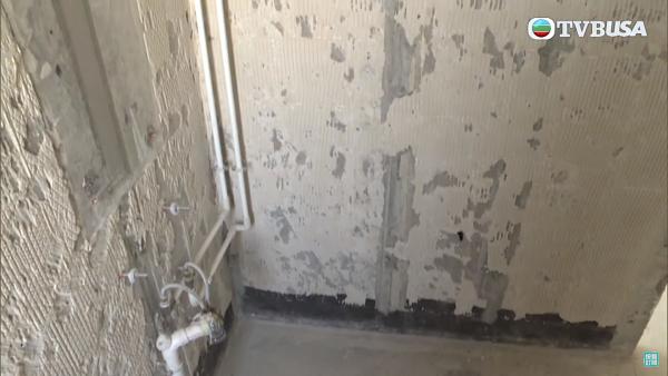 【東張西望】新居屋收樓問題多專家狠批工程0分 被質疑偷工減料浴室驚現3面空心牆