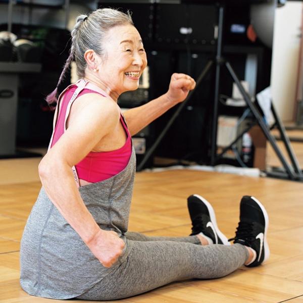 90歲婆婆因老公一句話變健身教練 5年激減33磅身材勁Fit 網上開班教做Gym