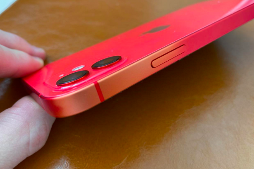 iPhone 12邊框甩色情況嚴重 僅用4個月紅色框甩到變橙色