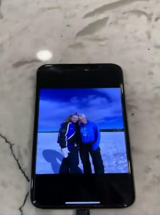 iPhone 11 Pro意外跌落冰湖 30日後釣回手機竟然仲用得