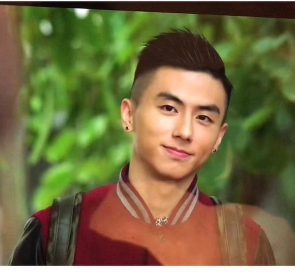 【開心速遞】TVB被指再影射ViuTV姜濤 27歲藝員丘梓謙《愛回家》演年輕偶像「蔥頭」