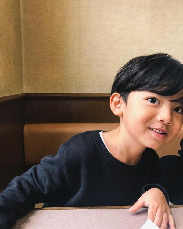 日本Instagram爆紅大眼萌妹真身竟然係男仔 轉眼6歲剪短髮變小帥哥 粉絲震驚：求出道